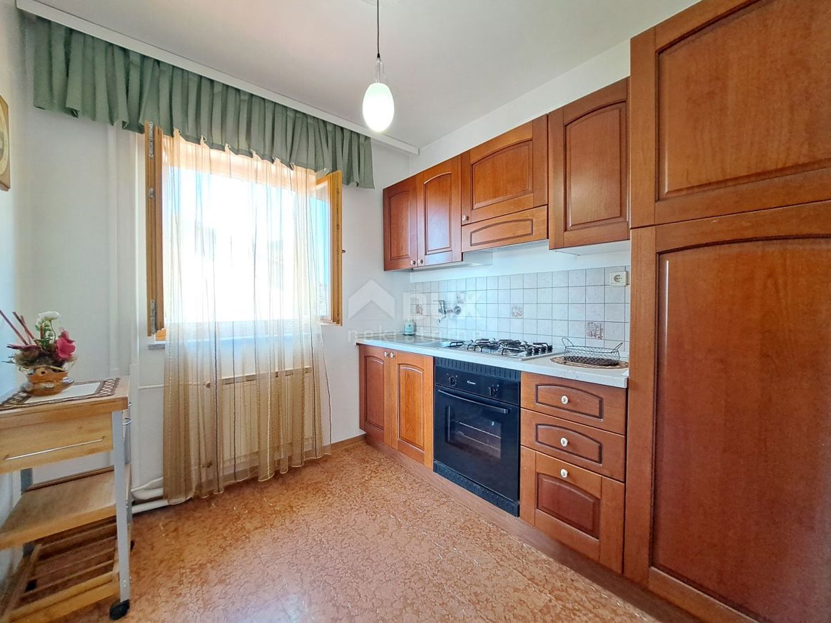 OPATIJA, POBRI - villa ben tenuta di 542m2 con un enorme potenziale con vista mare e giardino di 1200m2