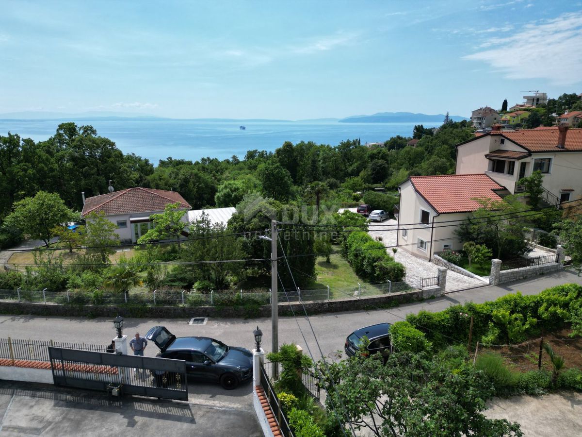 OPATIJA, POBRI - villa ben tenuta di 542m2 con un enorme potenziale con vista mare e giardino di 1200m2