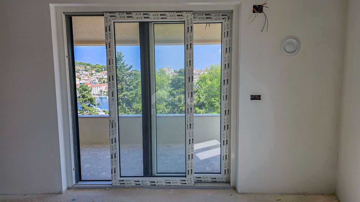 MALI LOŠINJ, CENTRO - Attico unico a 100 metri dal mare!