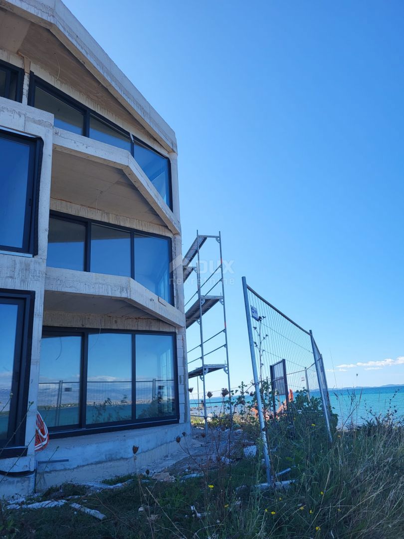 PRIVLAKA, ZADAR - S1 Nuova costruzione di lusso in prima fila al mare