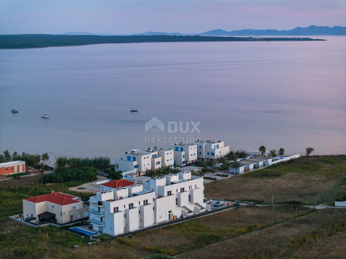 ZADAR, PRIVLAKA - La villa dei tuoi sogni: vista mare, jacuzzi sul tetto e solo 100 m dalla spiaggia! R4