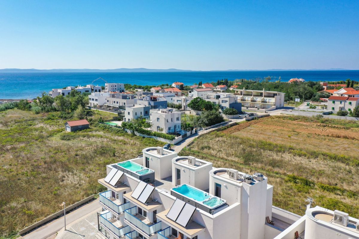 ZADAR, PRIVLAKA - La villa dei tuoi sogni: vista mare, jacuzzi sul tetto e solo 100 m dalla spiaggia! R4