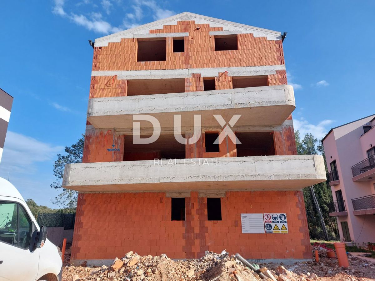 ISTRIA, ROVIGNO - Attico su due piani con terrazza sul tetto e vista sul mare