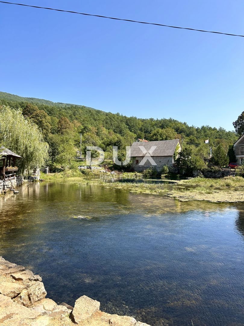 OTOČAC, SINAC - Casa in pietra con ampio cortile 