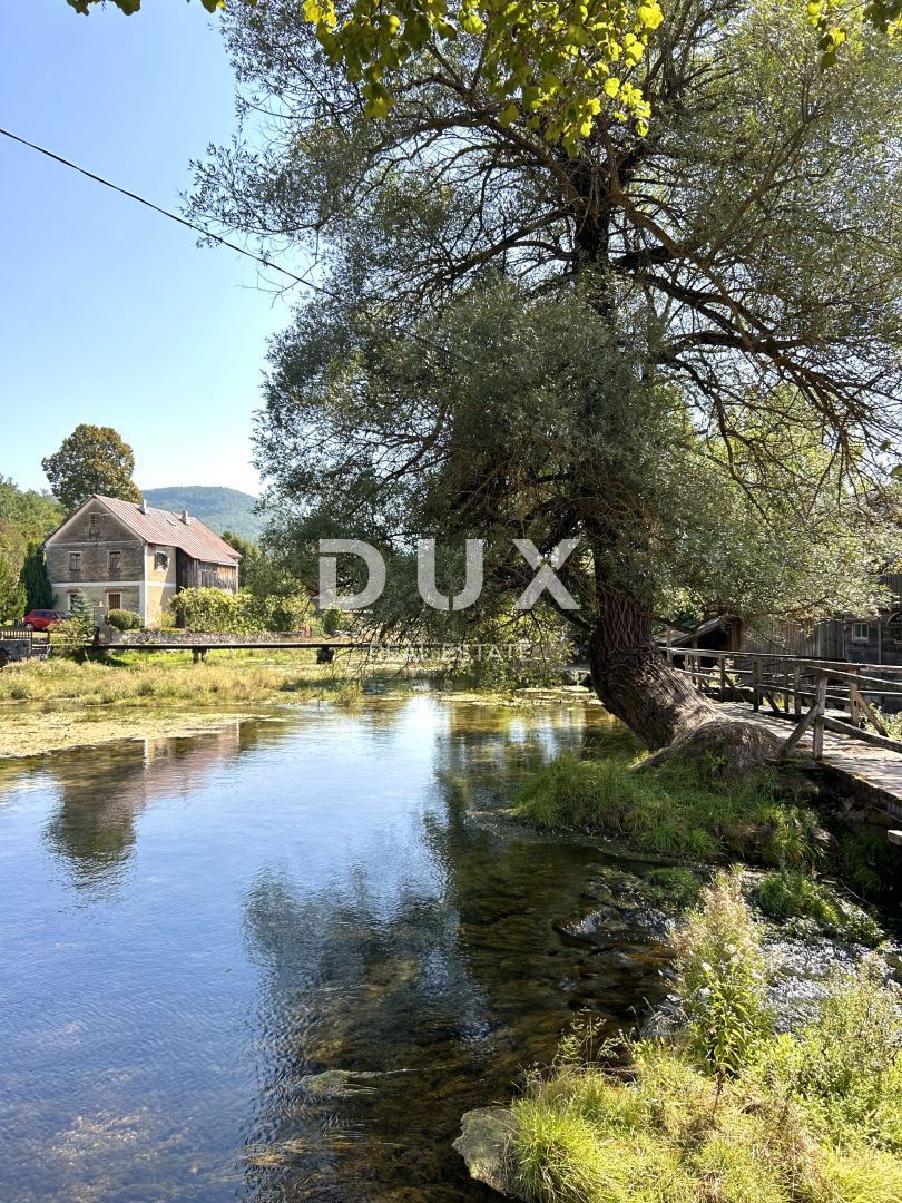 OTOČAC, SINAC - Casa in pietra con ampio cortile 