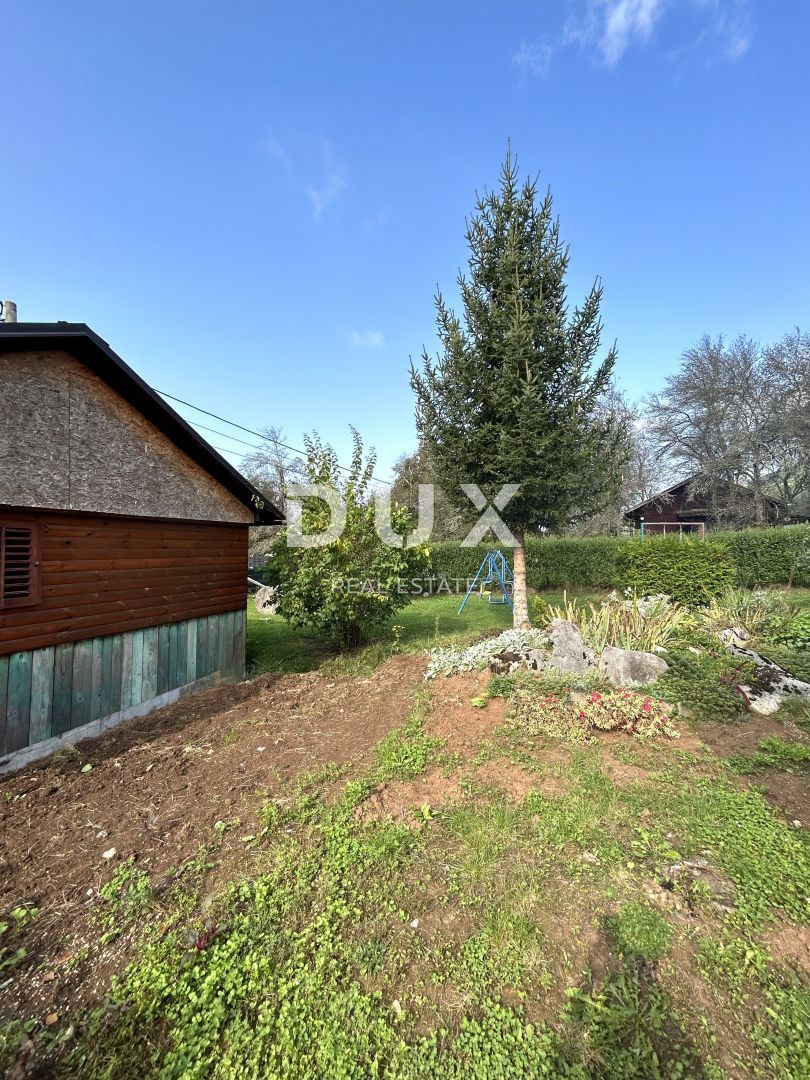 OTOČAC, SINAC - Casa in pietra con ampio cortile 