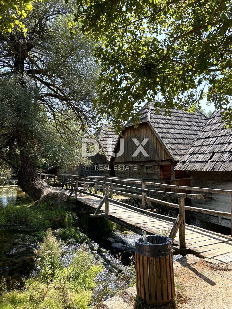 OTOČAC, SINAC - Casa in pietra con ampio cortile 