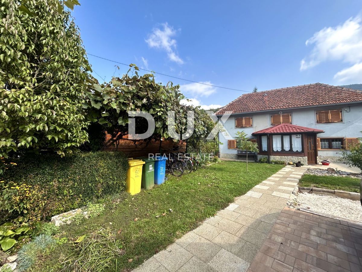 OTOČAC, SINAC - Casa in pietra con ampio cortile 