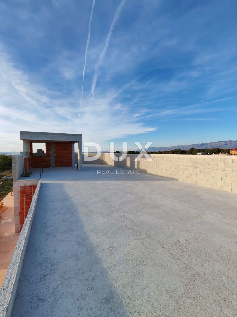 ZADAR, VRSI - Spazioso attico con cinque camere da letto, terrazza sul tetto con piscina e vista mare! S3