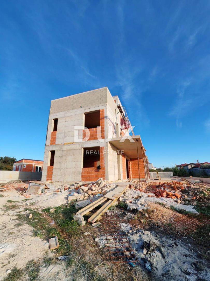 ZADAR, VRSI - Spazioso attico con cinque camere da letto, terrazza sul tetto con piscina e vista mare! S3