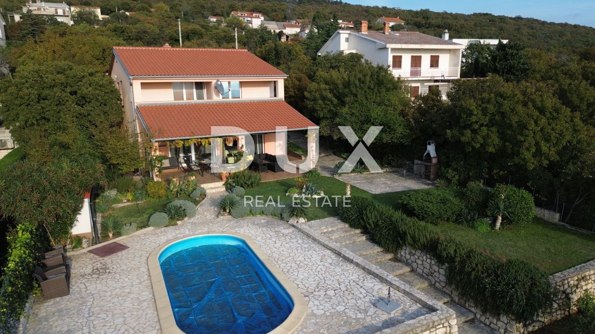 KRALJEVICA - Una spaziosa casa familiare con piscina e vista panoramica sul mare