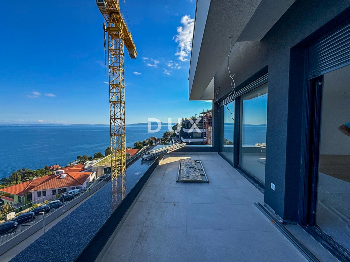 OPATIJA, CENTRO - fantastico attico con vista in un nuovo edificio sopra il centro di Opatija 