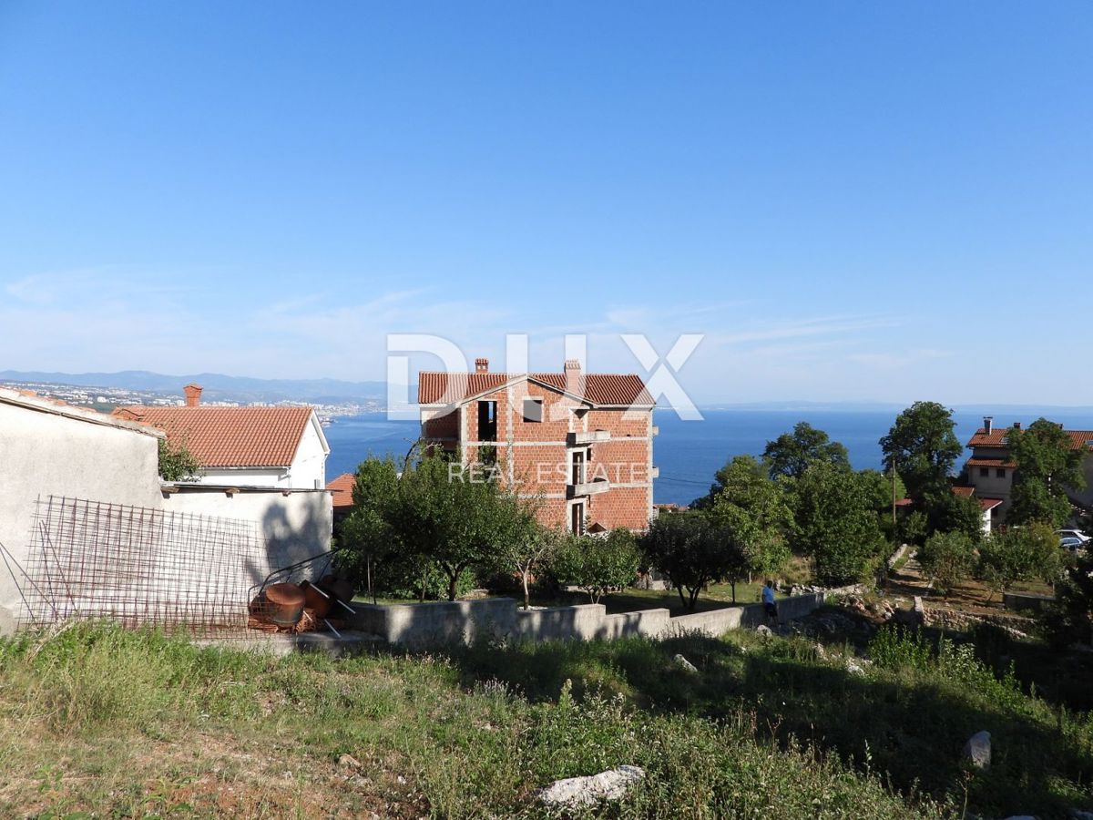 OPATIJA, POBRI - terreno edificabile 1063m2 CON PERMESSO DI COSTRUZIONE!!! con vista mare per appartamenti/villa familiare/casa in affitto - vacanze con piscina