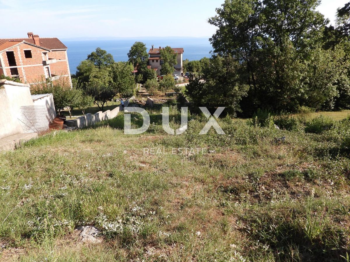 OPATIJA, POBRI - terreno edificabile 1063m2 CON PERMESSO DI COSTRUZIONE!!! con vista mare per appartamenti/villa familiare/casa in affitto - vacanze con piscina