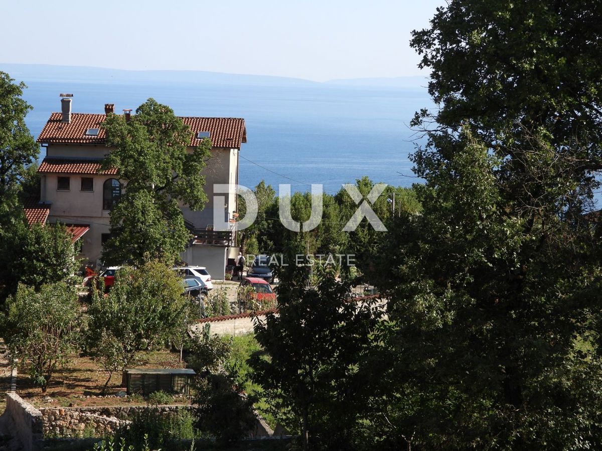 OPATIJA, POBRI - terreno edificabile 1063m2 CON PERMESSO DI COSTRUZIONE!!! con vista mare per appartamenti/villa familiare/casa in affitto - vacanze con piscina