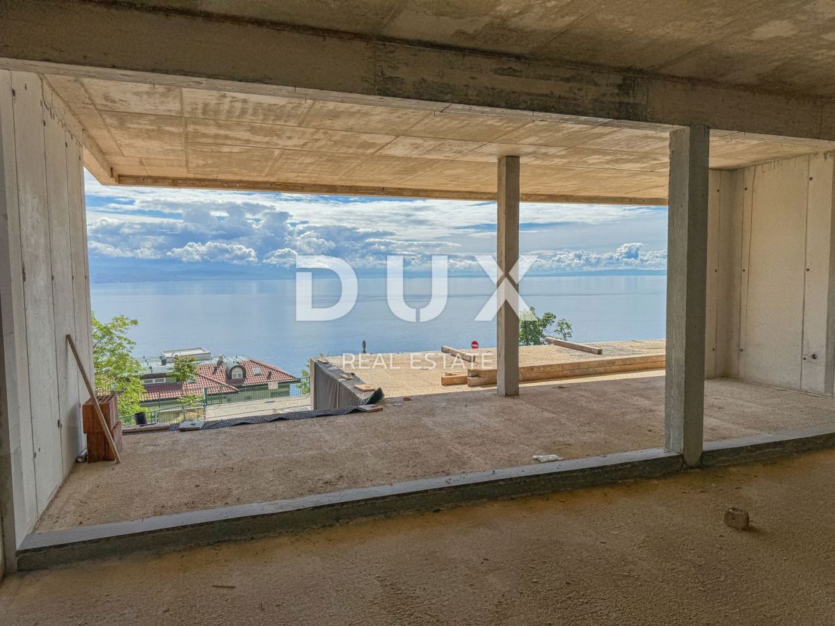 OPATIJA, CENTRO - appartamento esclusivo sopra il centro di Opatija in un nuovo edificio con vista panoramica sul mare, garage e jacuzzi 