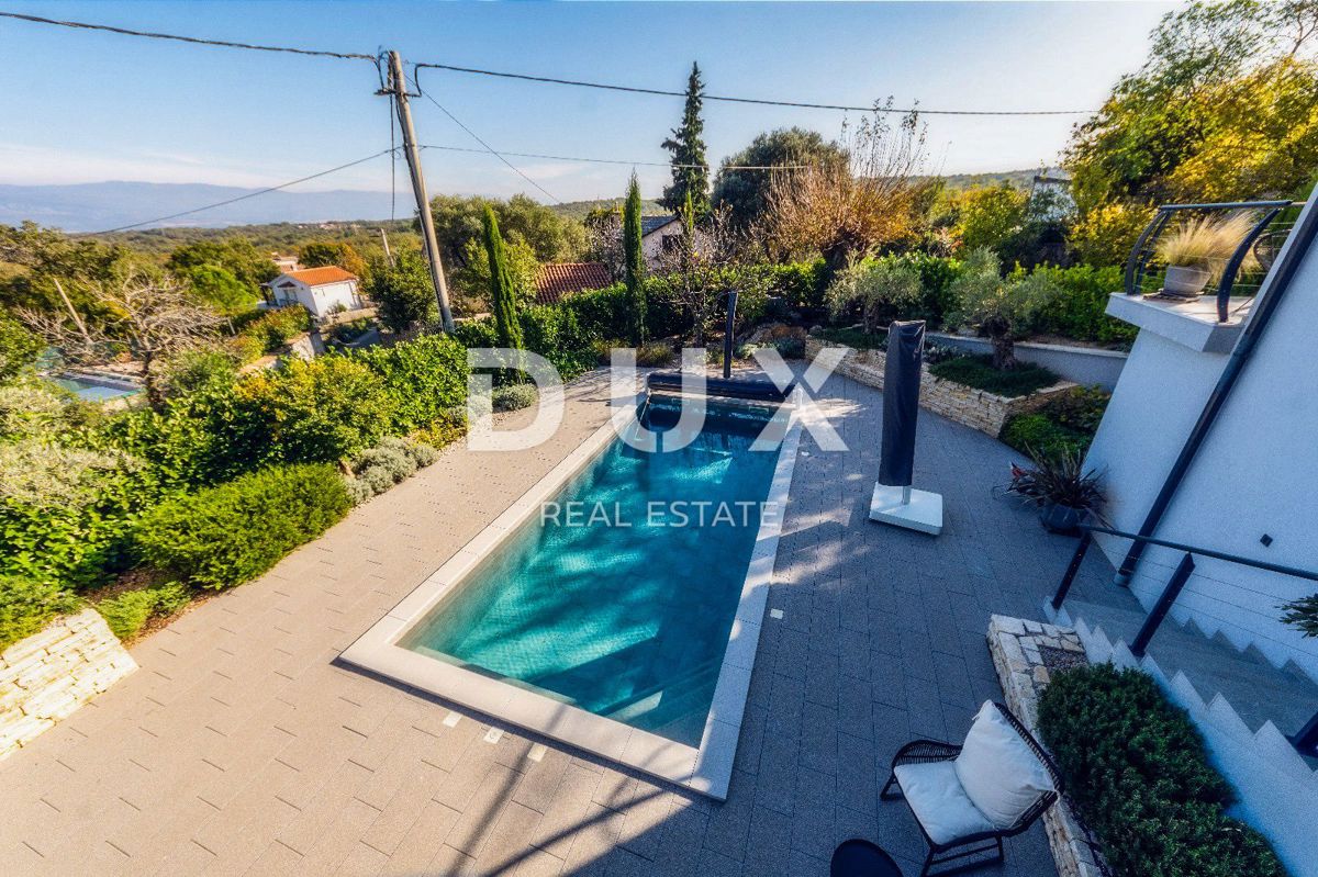 ISOLA DI KRK, DOBRINJ - Bella casa con piscina e vista sul mare