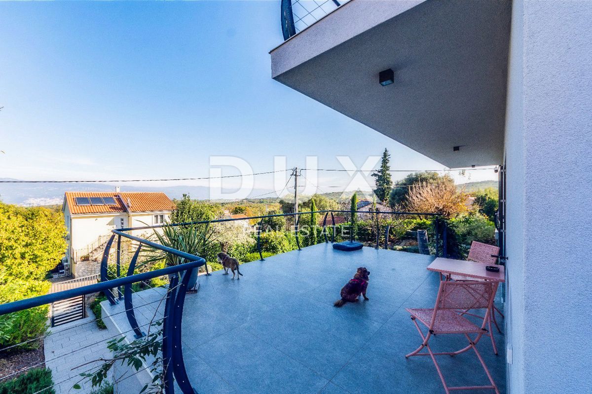 ISOLA DI KRK, DOBRINJ - Bella casa con piscina e vista sul mare