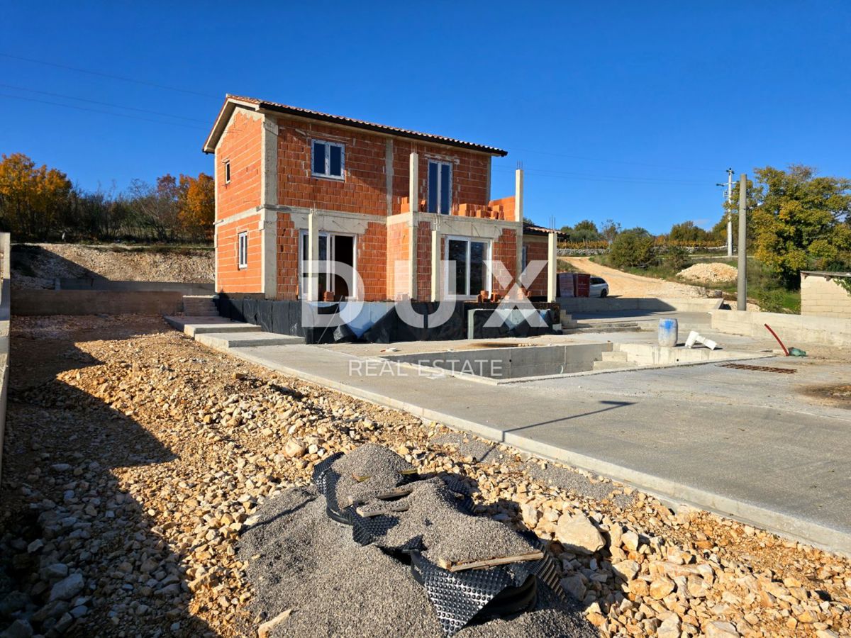 ISTRIA, LABIN - Casa con piscina e vista panoramica