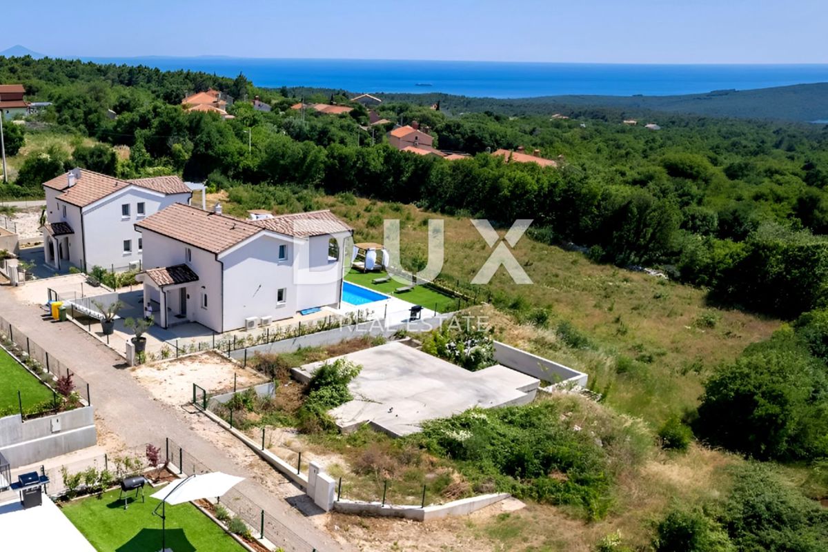 ISTRIA, RABAC - Terreno con concessione edilizia e vista mare