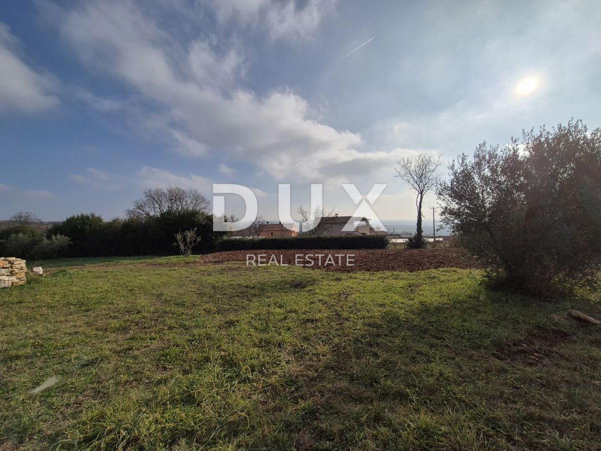 ISTRIA, KAŠTELIR - Terreno edificabile con progettazione concettuale e vista mare