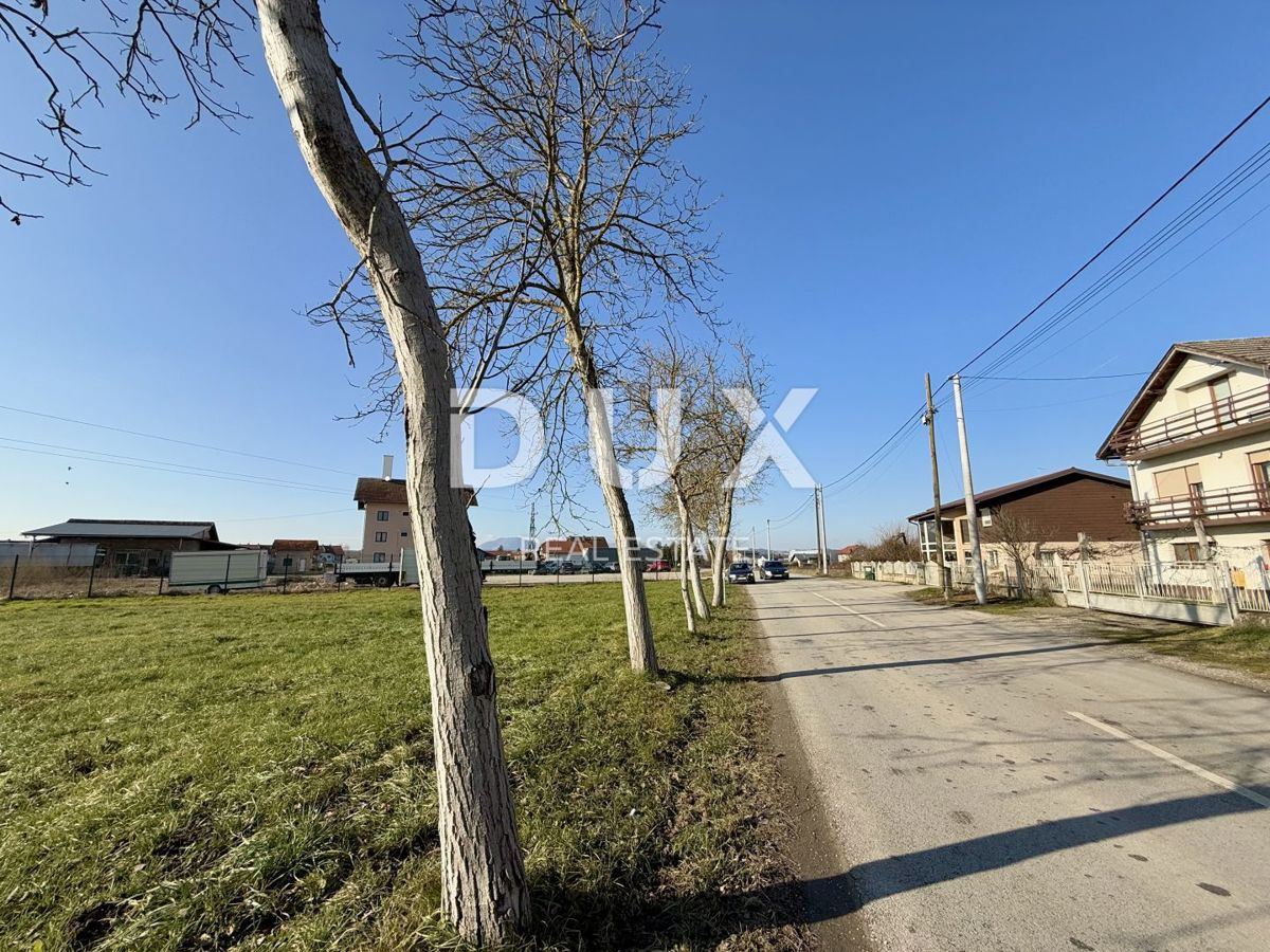 ZAGREBAČKA, STUPNIK - terreno edificabile per un grande edificio residenziale - ottimo investimento, 4800 m²