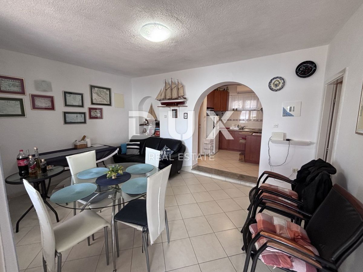 BIOGRAD, SVETI PETAR - Una meravigliosa casa per le vacanze, 1a fila al mare