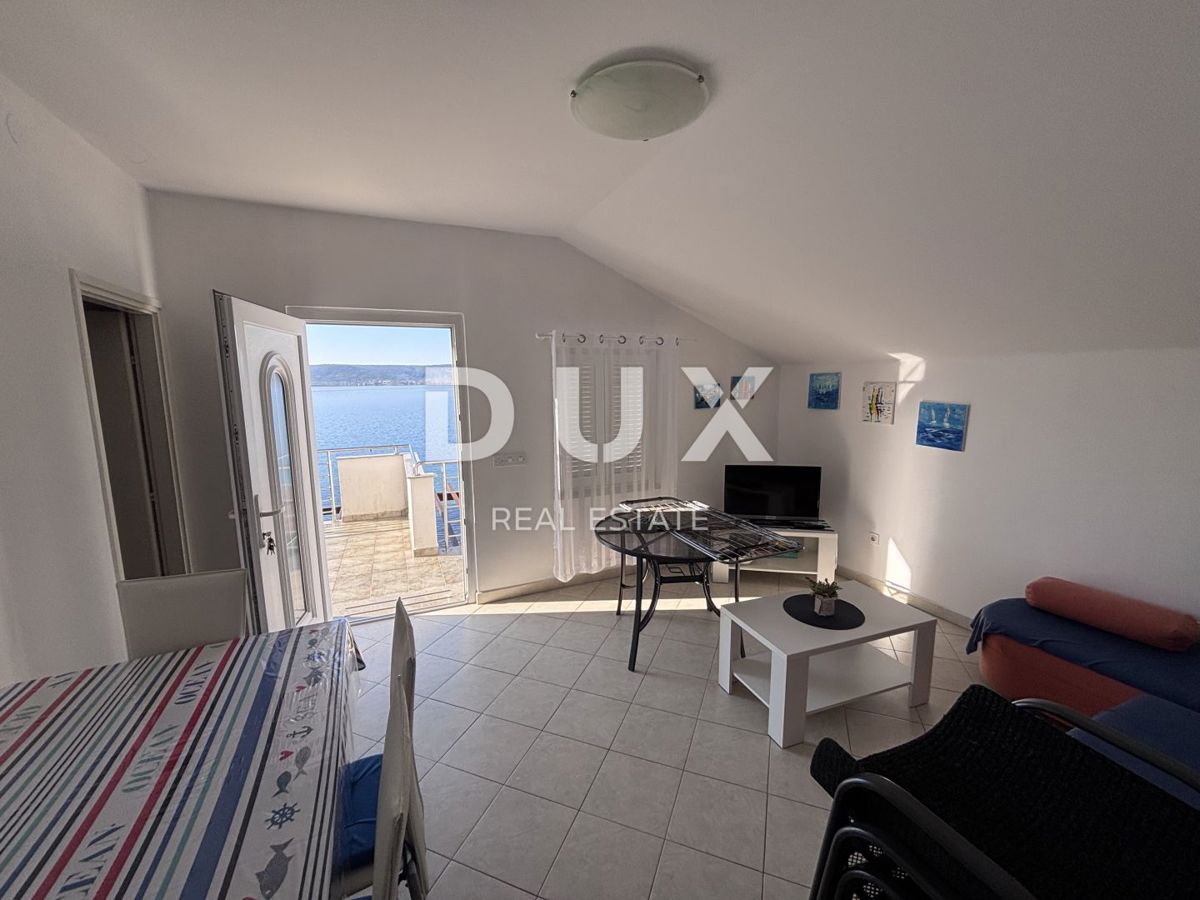 BIOGRAD, SVETI PETAR - Una meravigliosa casa per le vacanze, 1a fila al mare