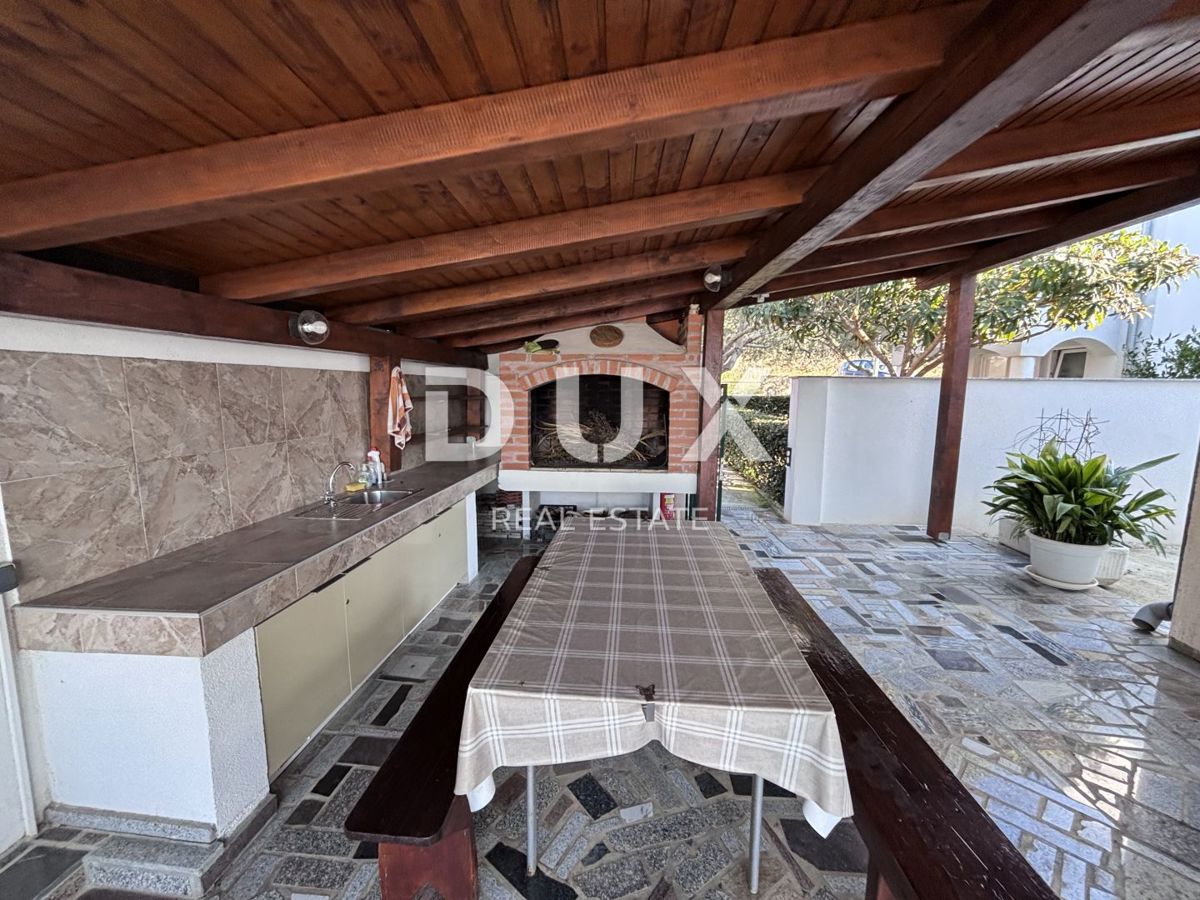 BIOGRAD, SVETI PETAR - Una meravigliosa casa per le vacanze, 1a fila al mare