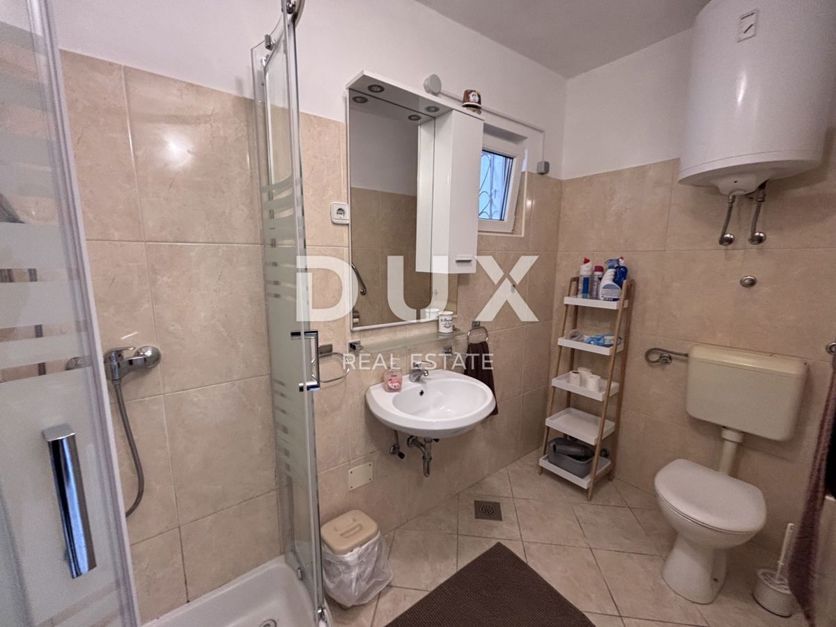 BIOGRAD, SVETI PETAR - Una meravigliosa casa per le vacanze, 1a fila al mare