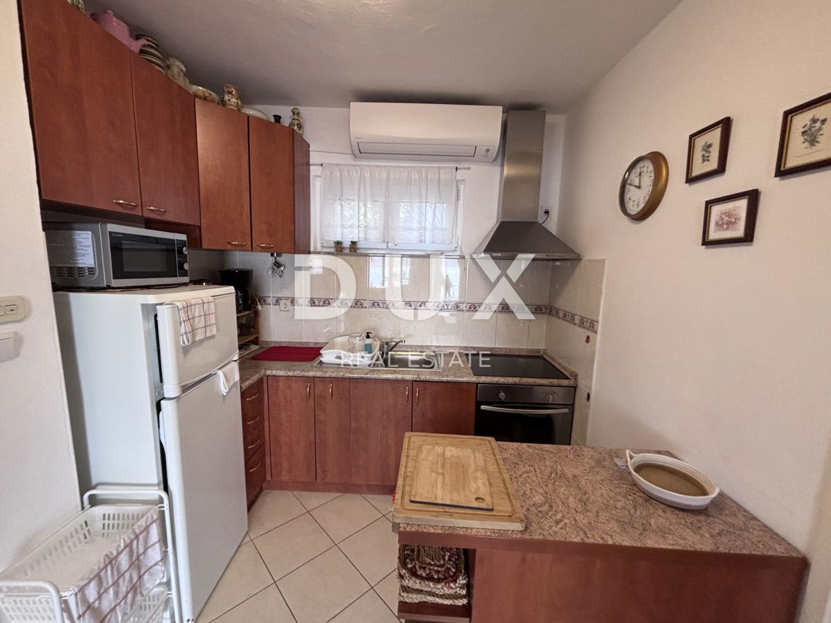 BIOGRAD, SVETI PETAR - Una meravigliosa casa per le vacanze, 1a fila al mare