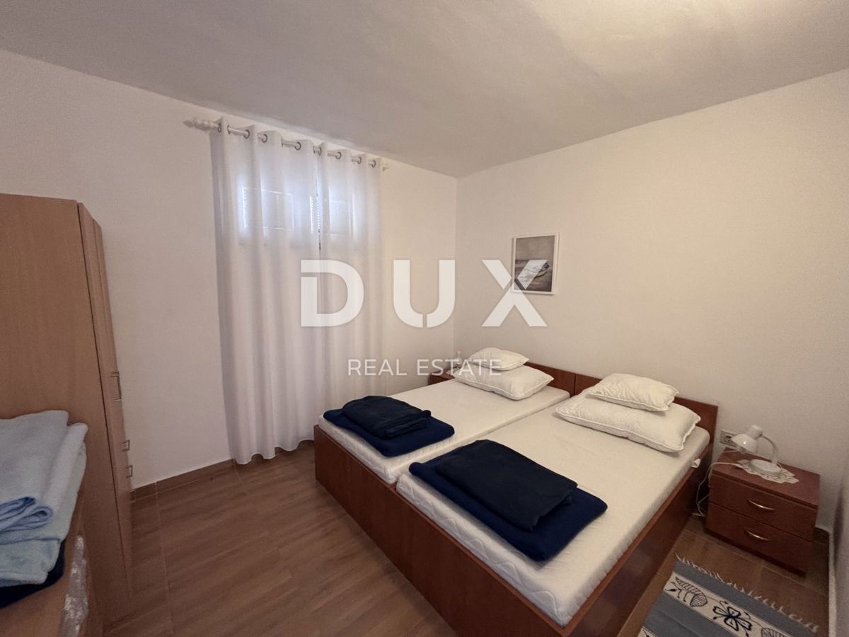 BIOGRAD, SVETI PETAR - Una meravigliosa casa per le vacanze, 1a fila al mare