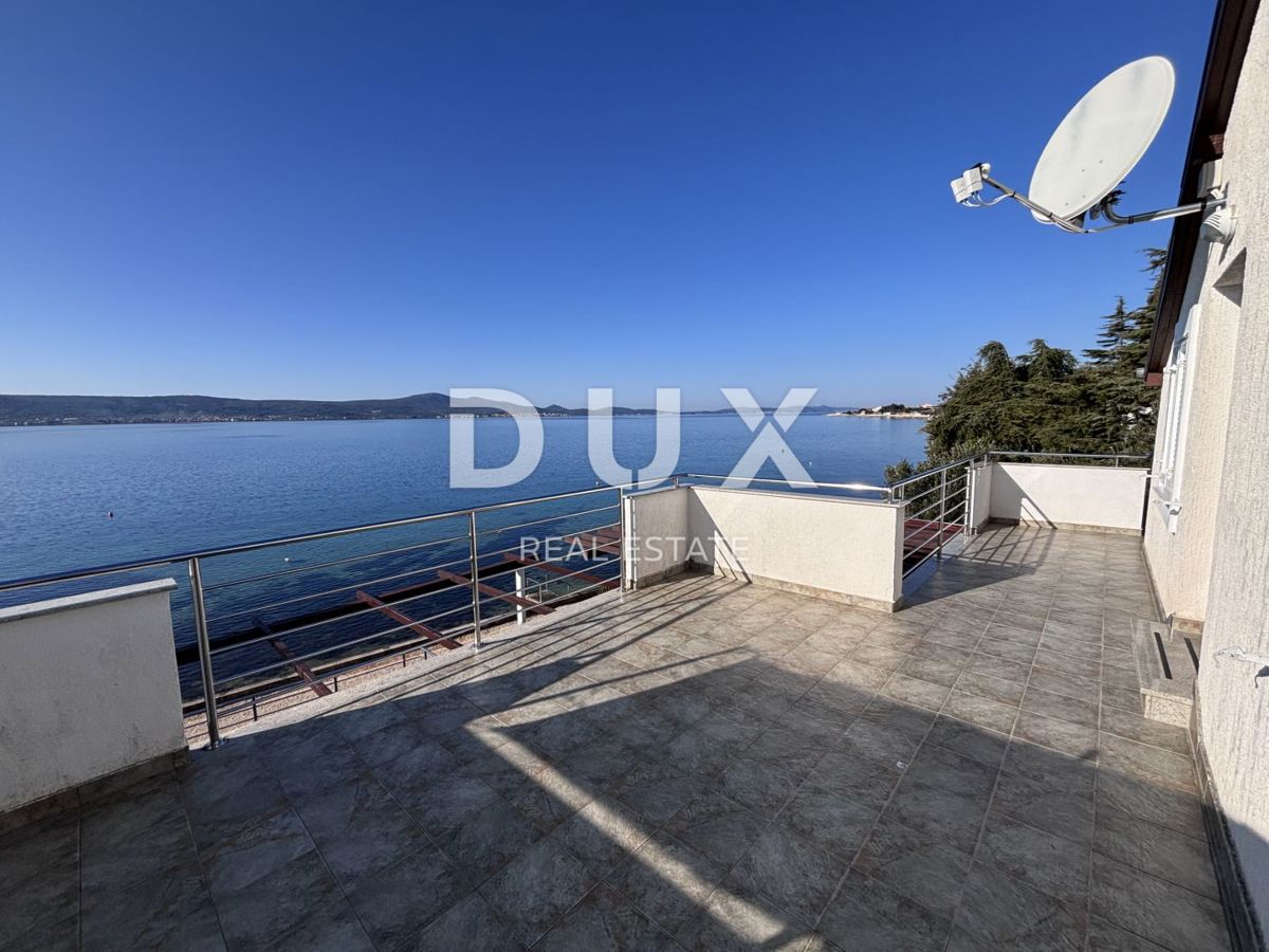 BIOGRAD, SVETI PETAR - Una meravigliosa casa per le vacanze, 1a fila al mare