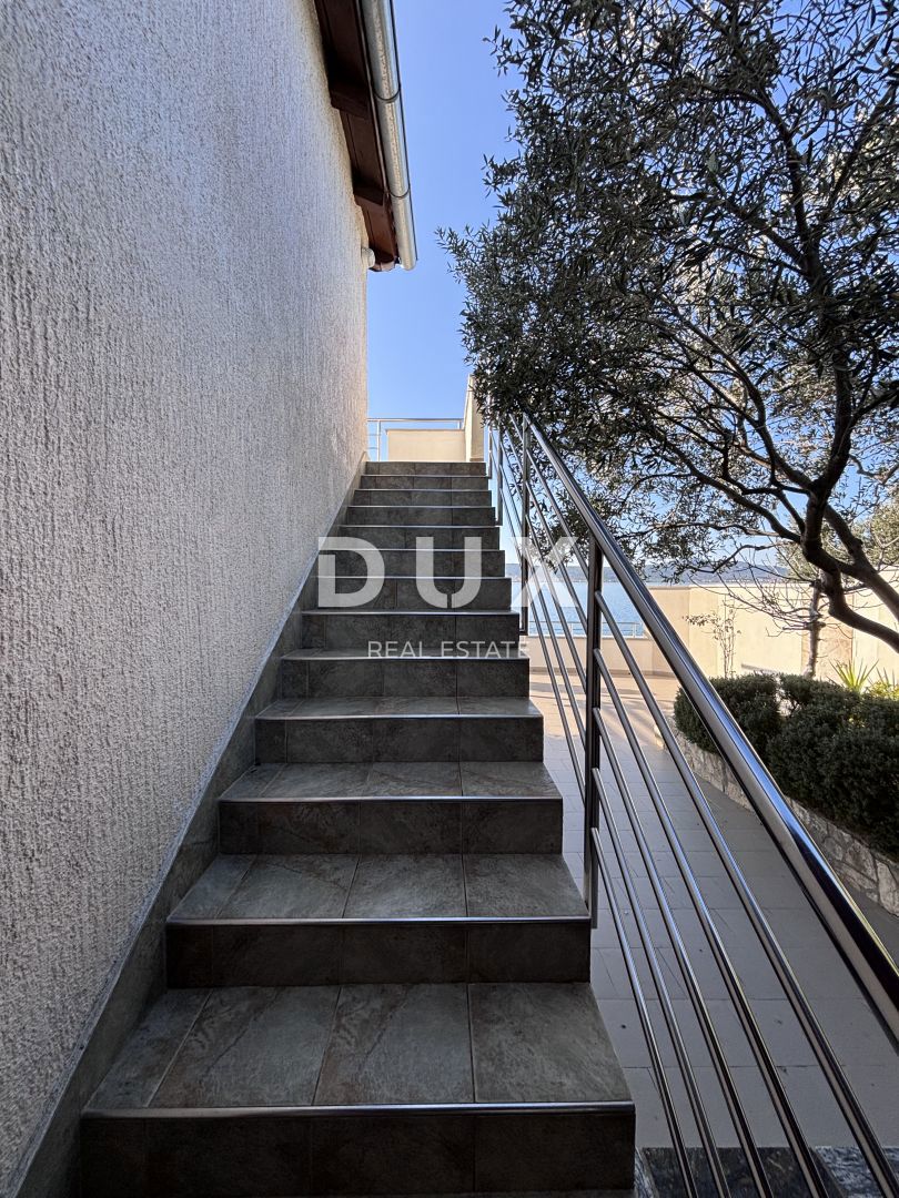 BIOGRAD, SVETI PETAR - Una meravigliosa casa per le vacanze, 1a fila al mare