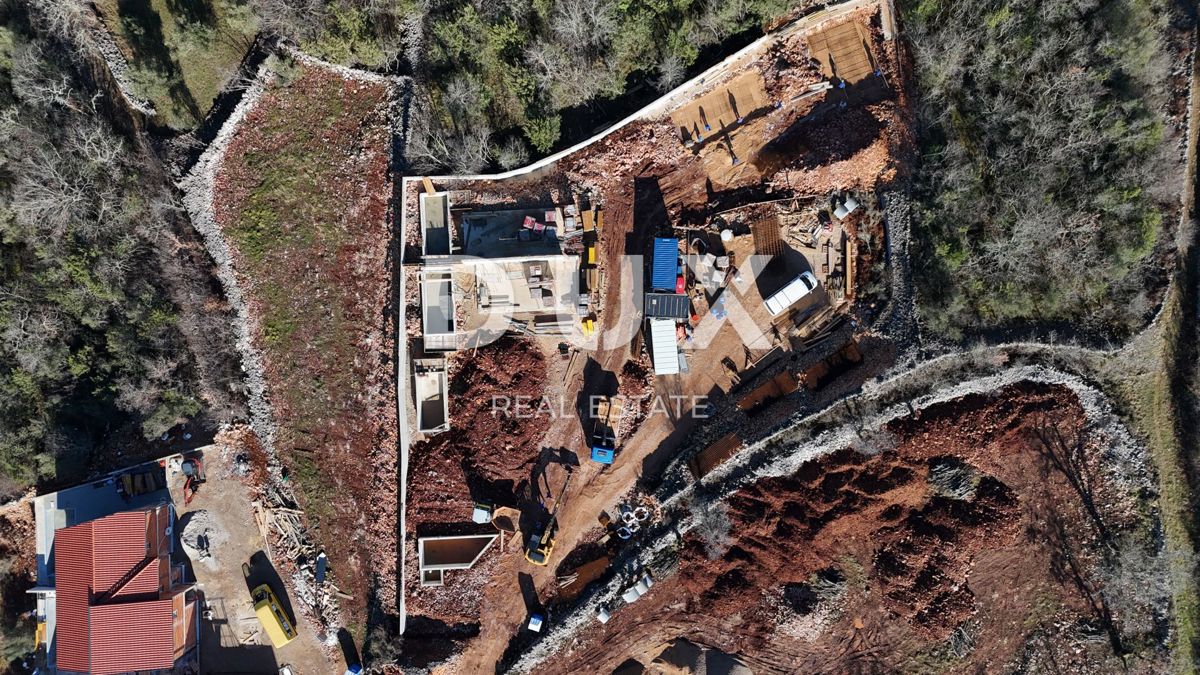 ISOLA DI KRK, MALINSKA - Posizione attraente! Casa bifamiliare con piscina