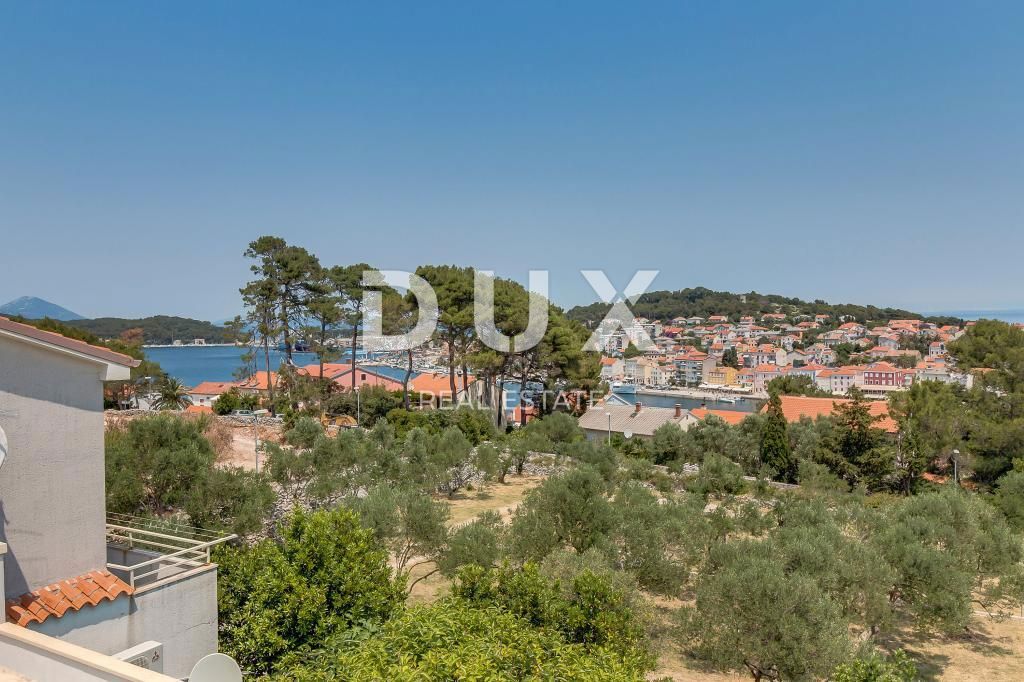 MALI LOŠINJ, CENTRO – Villa a Mali Lošinj, a 200 m dal mare – Vista perfetta e attività commerciale avviata