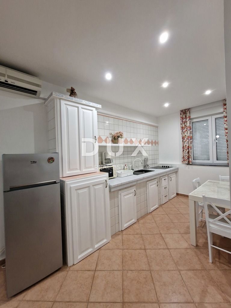 MALI LOŠINJ, CENTRO – Villa a Mali Lošinj, a 200 m dal mare – Vista perfetta e attività commerciale avviata