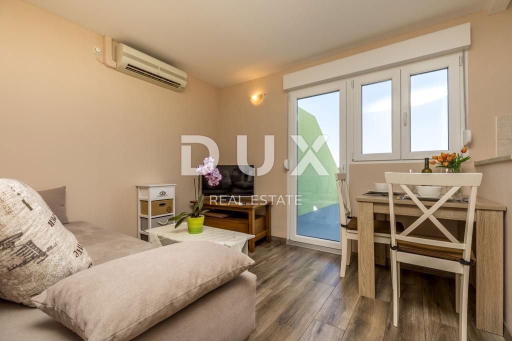 MALI LOŠINJ, CENTRO – Villa a Mali Lošinj, a 200 m dal mare – Vista perfetta e attività commerciale avviata