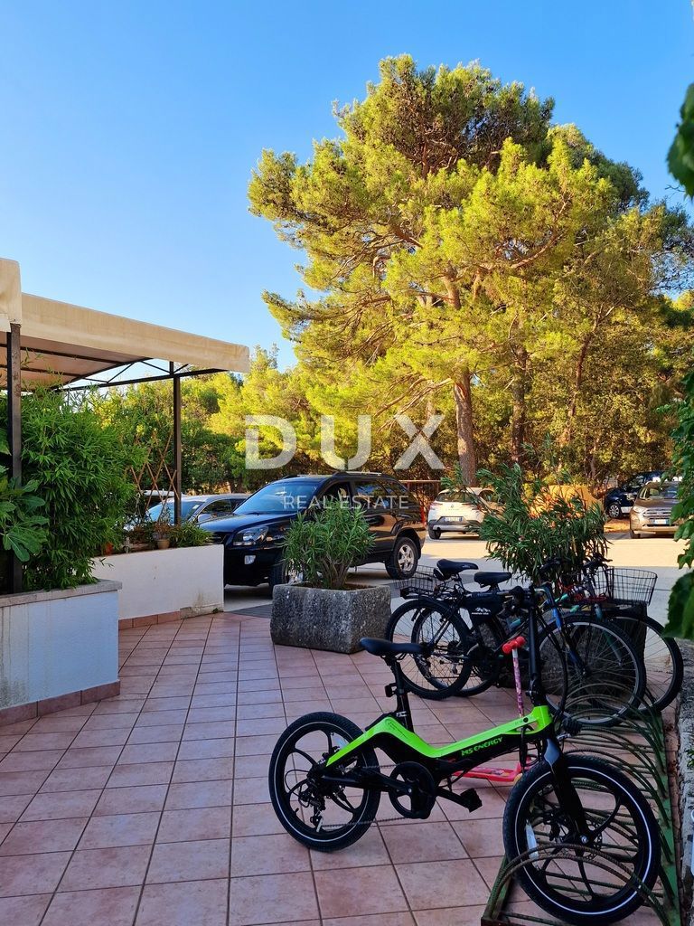 MALI LOŠINJ, CENTRO – Villa a Mali Lošinj, a 200 m dal mare – Vista perfetta e attività commerciale avviata
