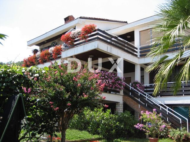 ABBAZIA - casa indipendente, 350 m2, vista, giardino, piscina!!!