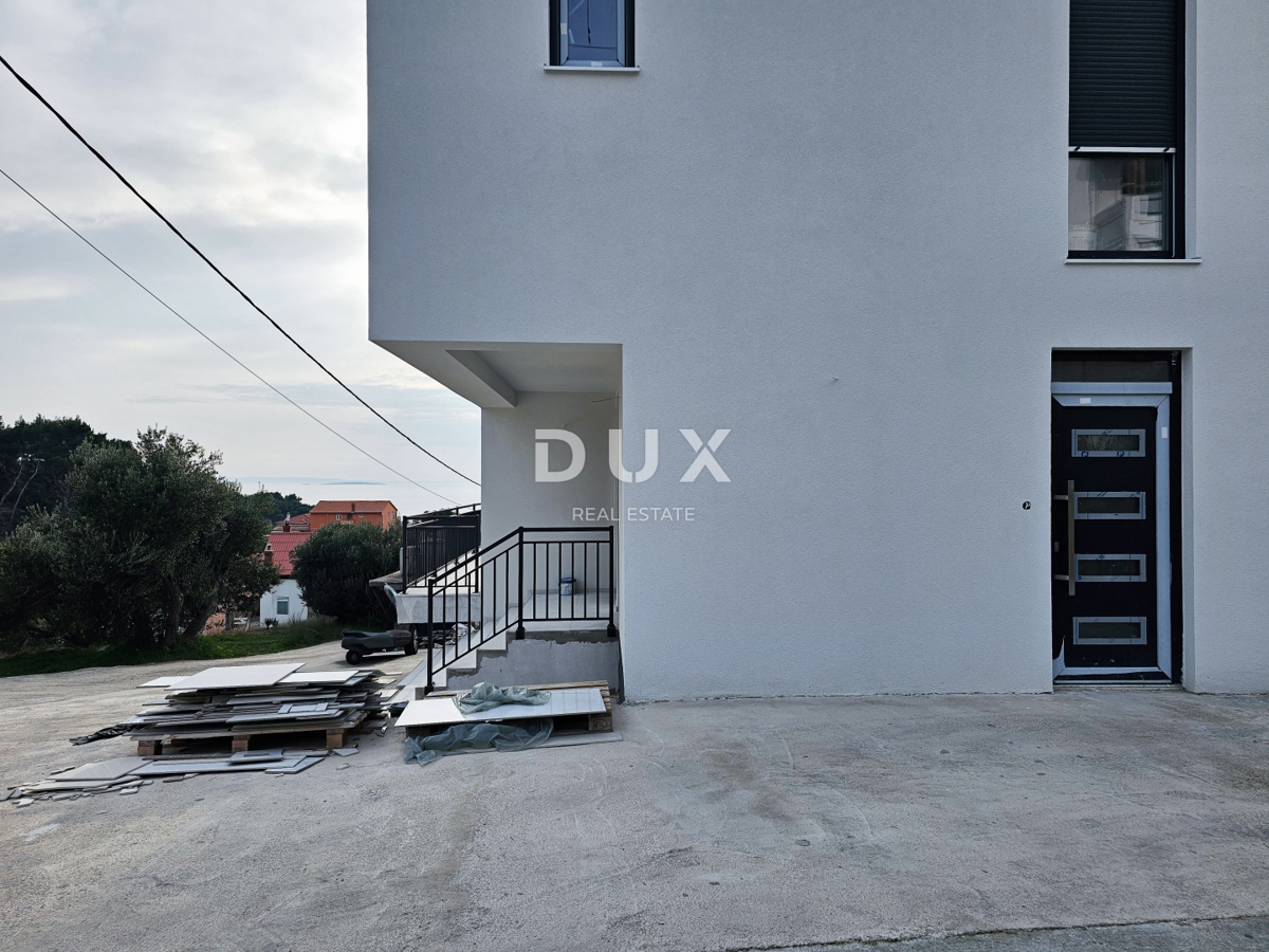 ISOLA DI RAB, BANJOL - Appartamento al piano terra di un nuovo edificio con giardino 