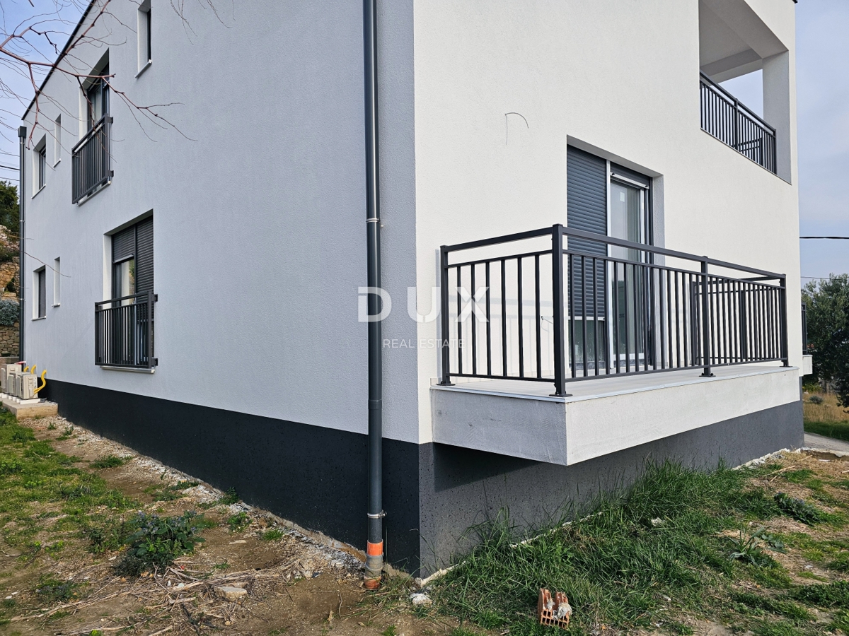 ISOLA DI RAB, BANJOL - Appartamento al piano terra di un nuovo edificio con giardino 