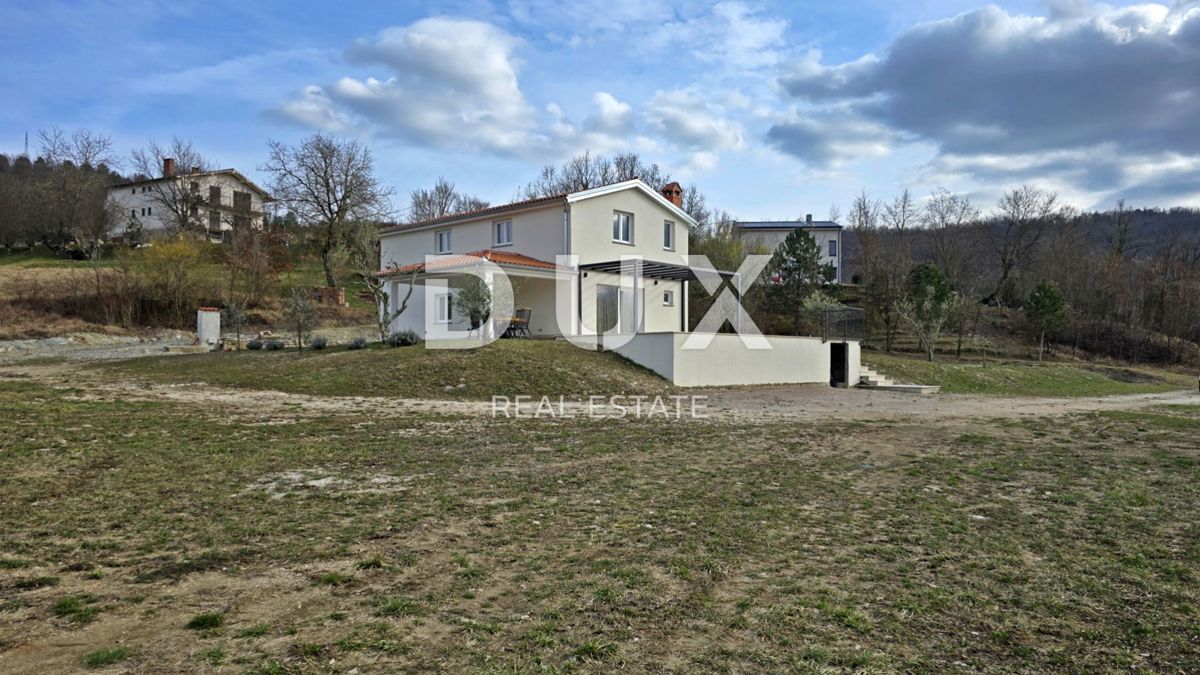 ISTRIA, CEROVLJE - Casa con piscina e due terreni edificabili