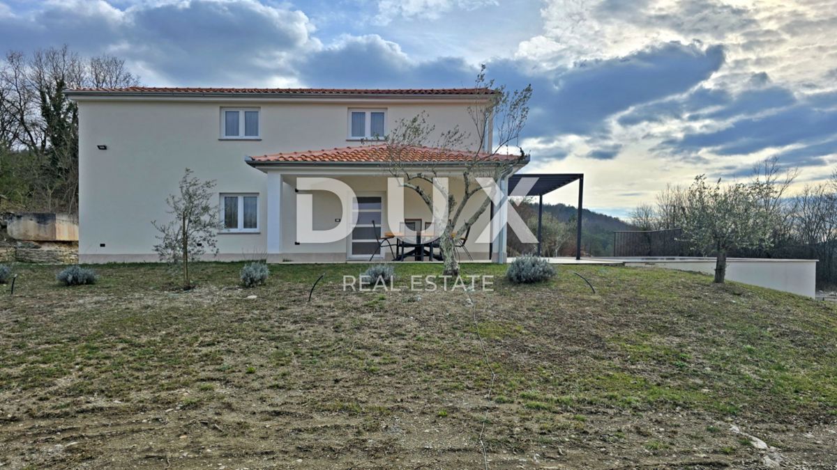 ISTRIA, CEROVLJE - Casa con piscina e due terreni edificabili