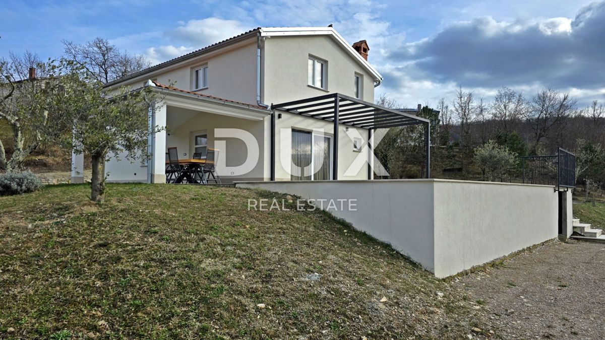 ISTRIA, CEROVLJE - Casa con piscina e due terreni edificabili