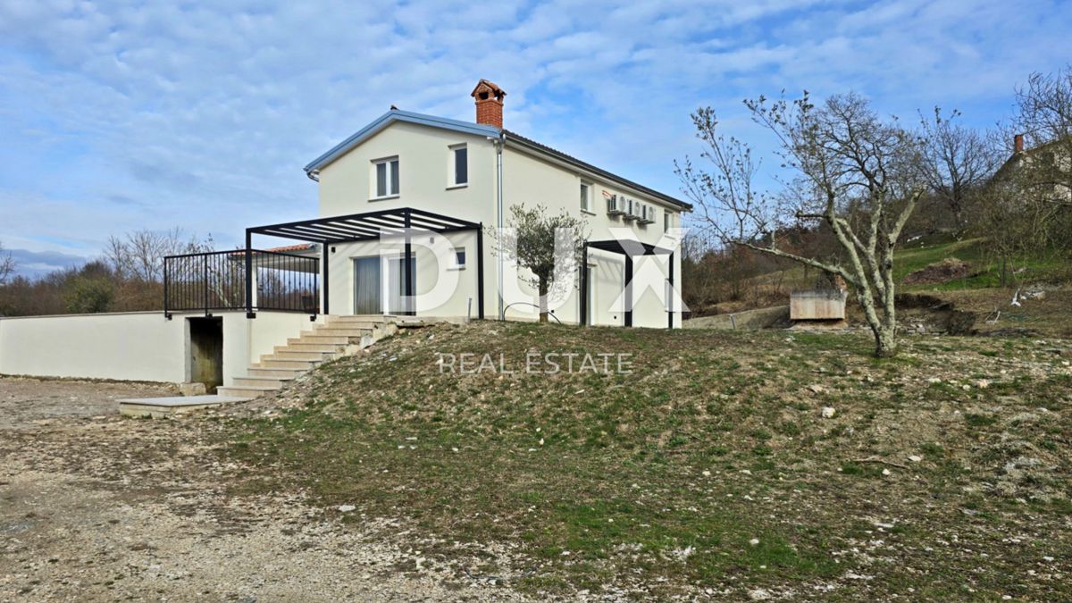 ISTRIA, CEROVLJE - Casa con piscina e due terreni edificabili