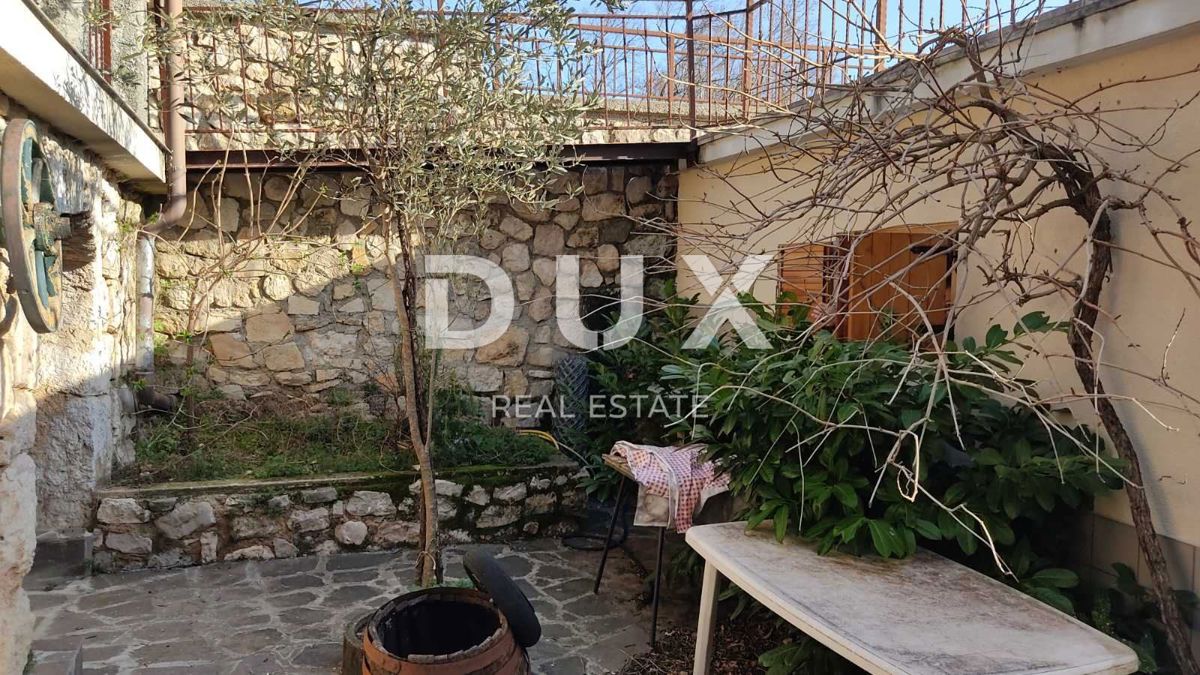CRIKVENICA, TRIBALJ - Casa in pietra 135 m2, con vista mare
