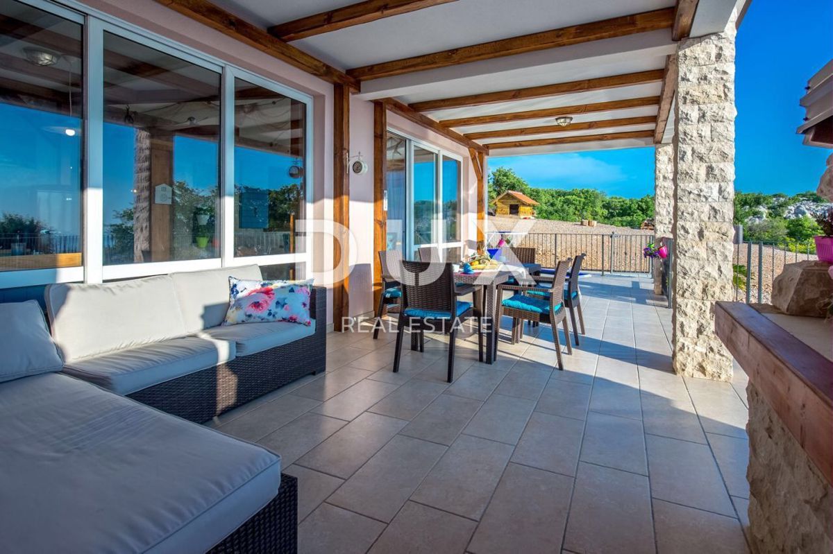 JABLANAC - casa 260m2 con piscina e vista mare