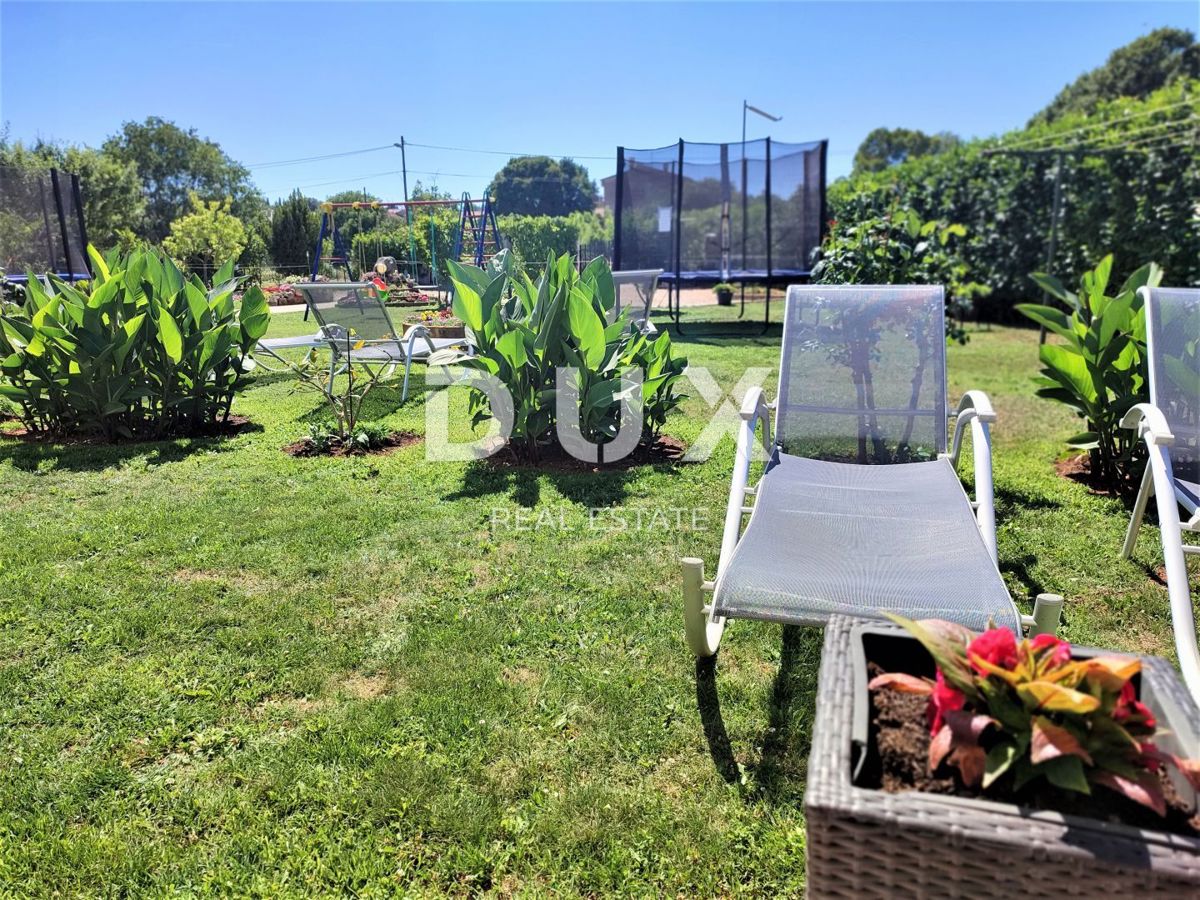 ISTRIA, VALBANDON - Casa con appartamenti vicino al mare con 7 appartamenti e un grande giardino