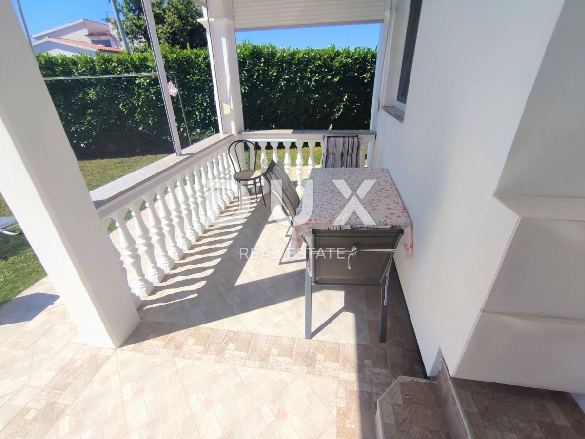 ISTRIA, VALBANDON - Casa con appartamenti vicino al mare con 7 appartamenti e un grande giardino